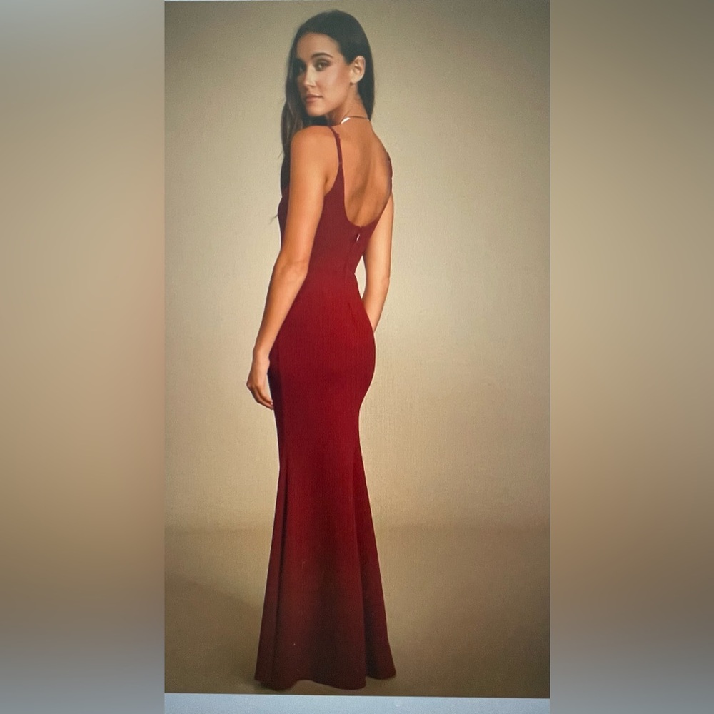 Size small. Has stretch. Lulus